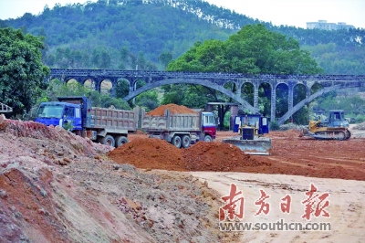近日,省道252线佛冈县城段改建工程已复工.