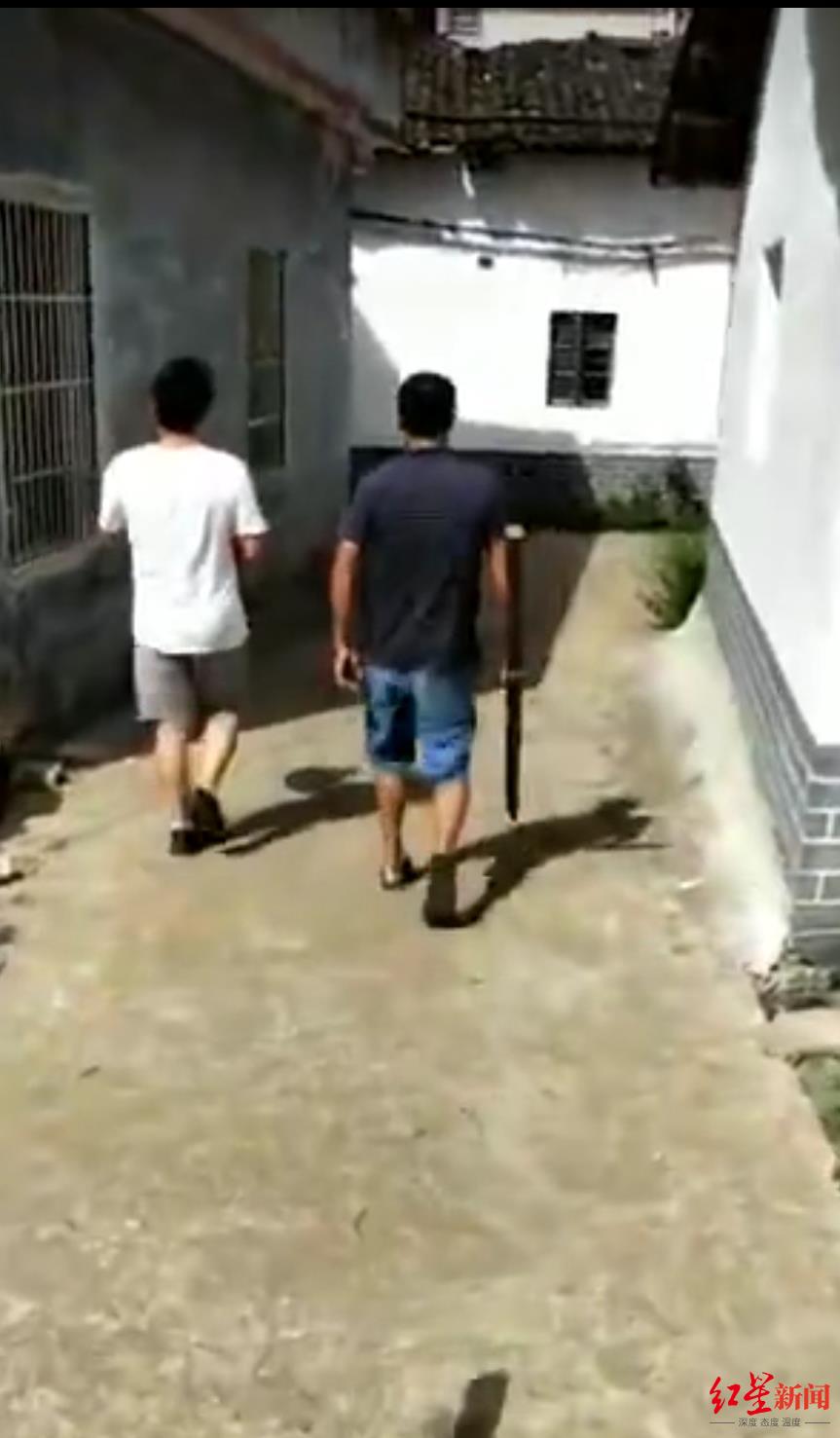 江西"2死1伤案"疑凶逃亡中再犯命案 担心疑凶进村,周边村子设卡