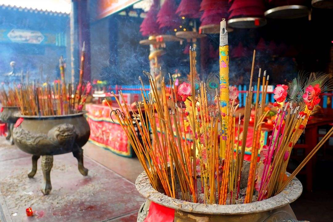 烧香祈福的正确方法 烧香祈福的正确打开方式