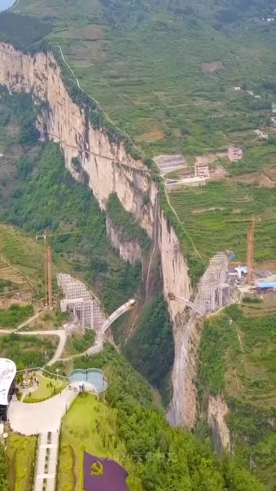 中国速度,云贵川交界的鸡鸣三省大桥,从主拱圈施工到建成通车仅用一年