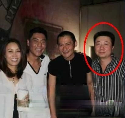2005年刘岩成立"春秋鸿,准备进军娱乐业,签下了秦海璐.