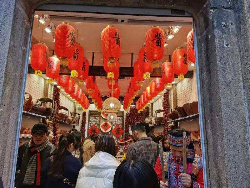 如何让上海更有年味②去饭店吃年夜饭不必一定是本帮菜今天的上海80后