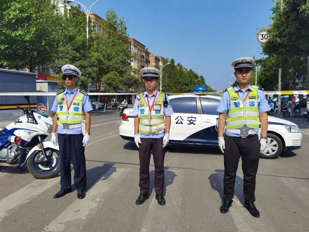 高考首日,洛阳交警全力保驾护航!