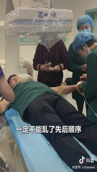 “我敢拿命保护你，你还怕什么”抖音上的白衣天使