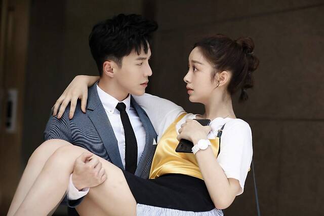 王冠逸《楼下女友请签收》苏力全开 糖蒜吻唯美画面引热议
