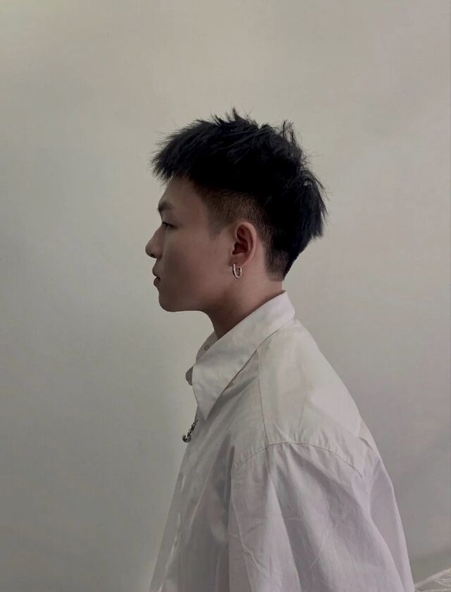 推荐一款男生4cm 钢夹烫短发,谁留谁帅