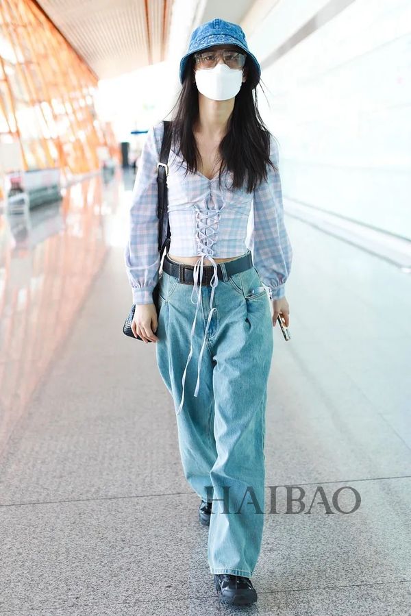 上周华语女星街拍合辑, 姐姐们承包开场