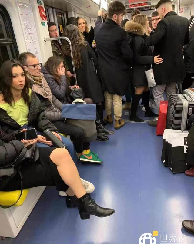 我在意大利上学，当地人一见到我就捂住鼻子