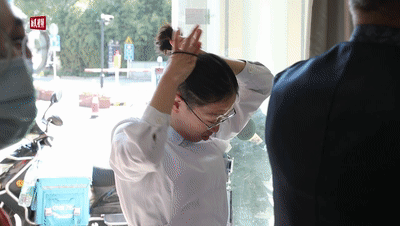 给女护士剃光头不值得拿来宣传