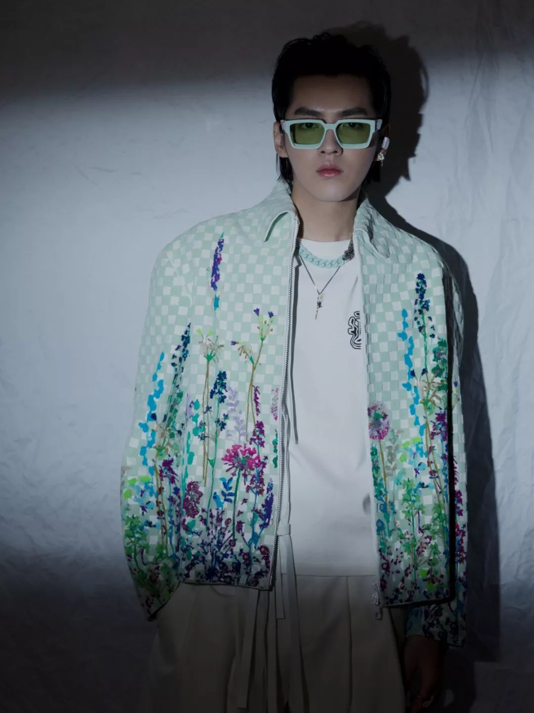 吴亦凡带你一同走进louis vuitton 2020春夏花花世界
