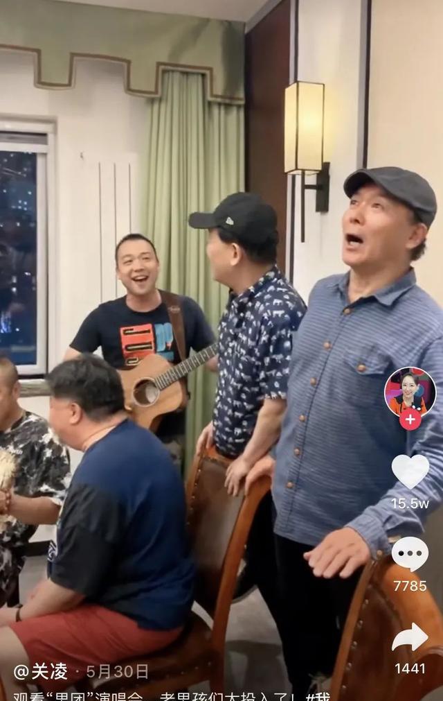 谢园生前最后一次露面与众老戏骨聚会高歌手舞足蹈神情兴奋