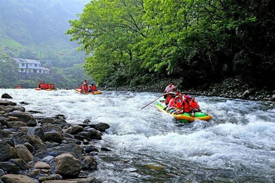 家门口的这个景区火了被誉为湖南屋脊泉水漂流的壶瓶山渫水漂流8月3日