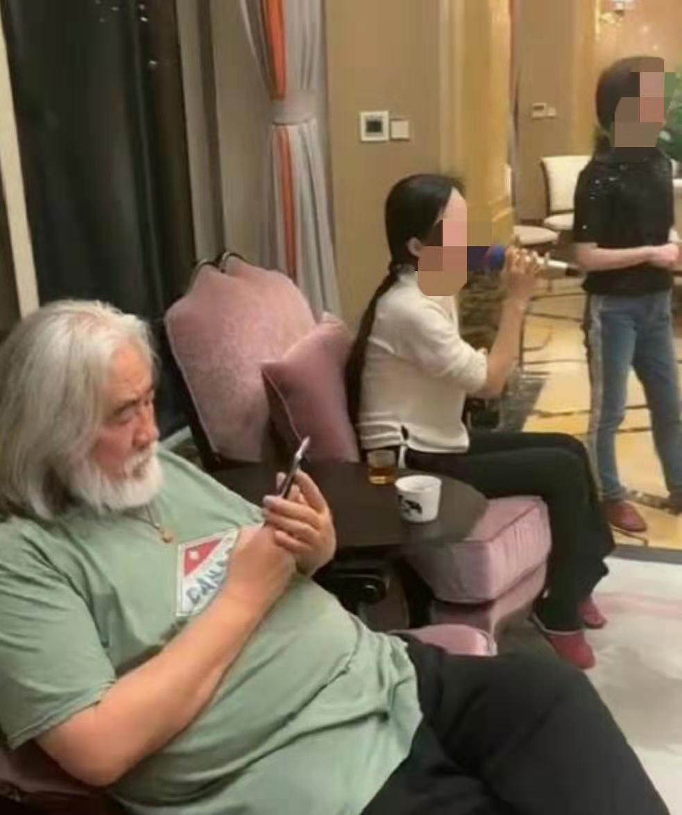 68岁张纪中开派对劲歌热舞!意外曝光自家豪宅