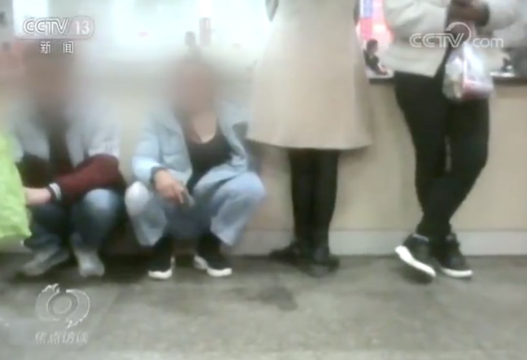 偷拍长途客车司机宰客：天价收费背后是一条产业链