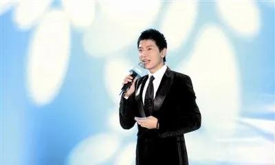 还记得那个唱《阿莲》火遍大江南北的戴军吗?他现在过得怎么样
