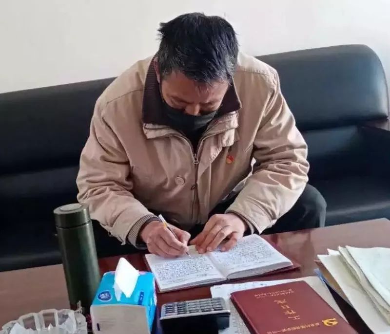 将门之后"疫"线战斗 记新县何岗村驻村第一书记许道仑