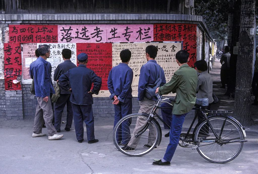 80 年代初刚恢复高考时,由于教育部命题水平一般,各地的批卷标准参差