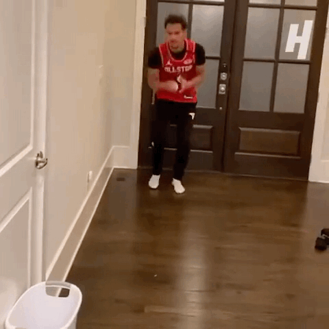 球员集体转型课程主播?詹老师你饶了我吧,表情包实在难顶