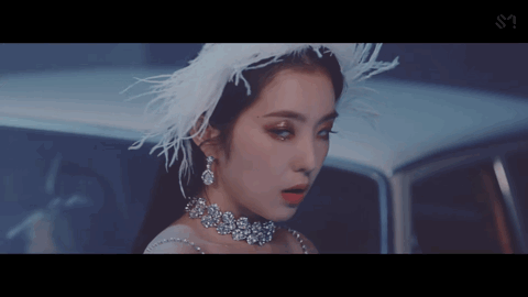 比女明星红毯更精彩的….是我们公司的年会