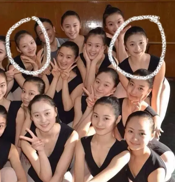 因为舞蹈能力过硬,在艺考时刘浩存以第一名的成绩考入了北京舞蹈学院