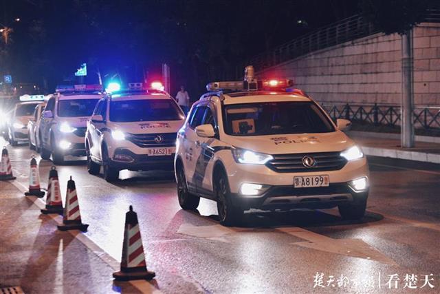 出动4900名警力千余台警车,武汉公安启动夜间大巡控