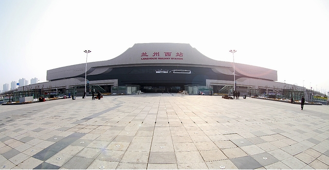 兰州西高铁站,艾比森让出行更从容_凤凰