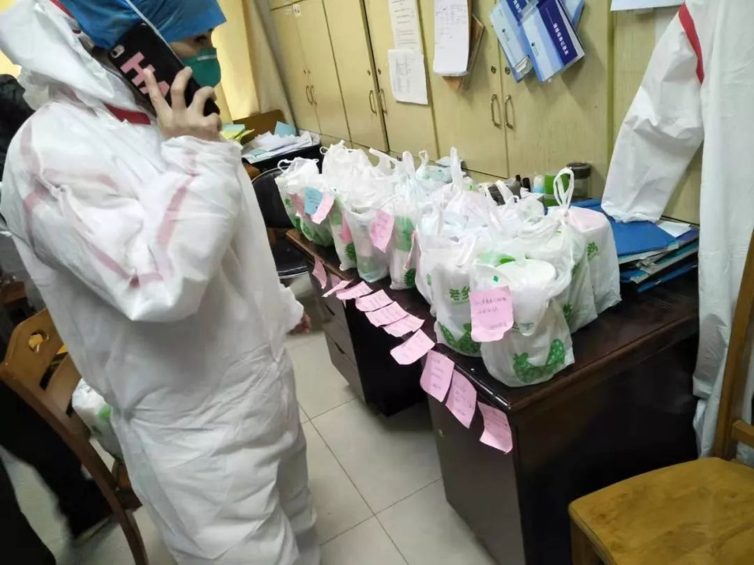 疫情下的武汉救护车司机：与死神赛跑