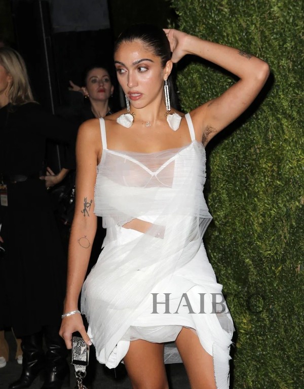 罗德丝·里昂 (lourdes leon)