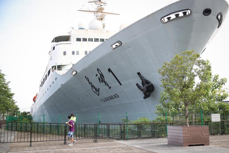 这艘停在黄浦滨江的大船要修缮改造啦今年上半年或将重新对外开放