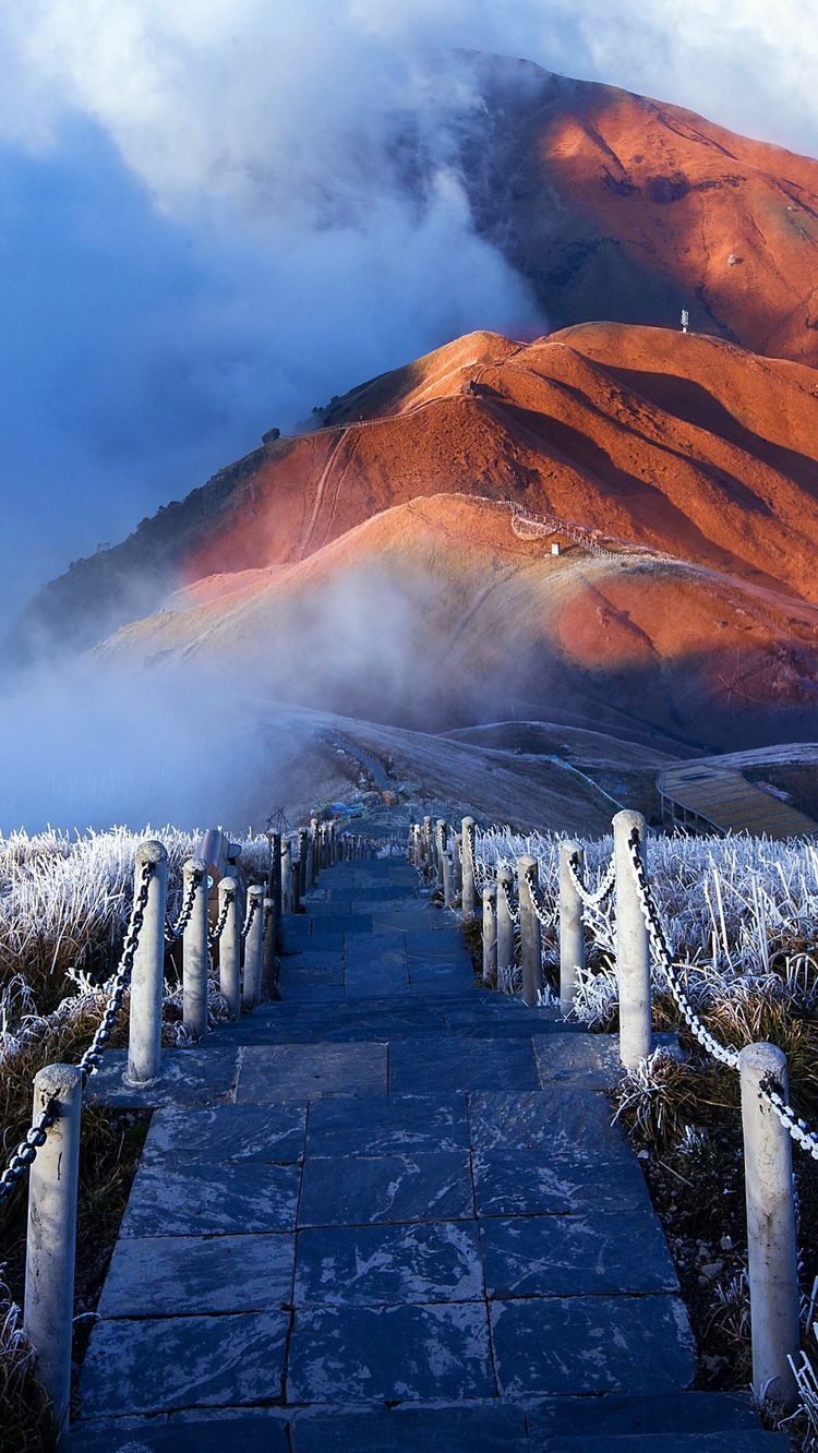 日照金山