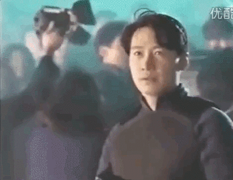 郭富城红遍台湾的机车广告,25岁的他拥有绝美颜值和一双含情脉脉的