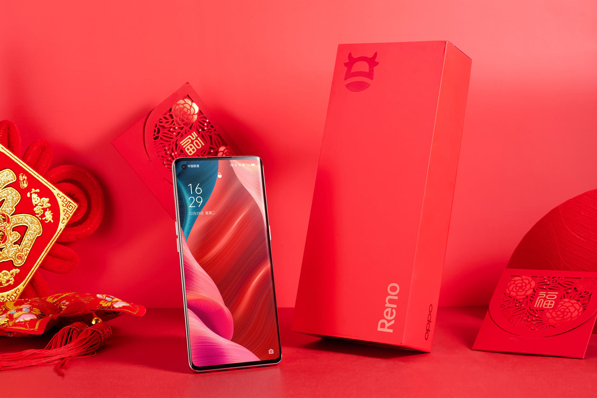 此外,oppo reno5 pro新年版搭载的6400万像素主摄 800万像素超广角