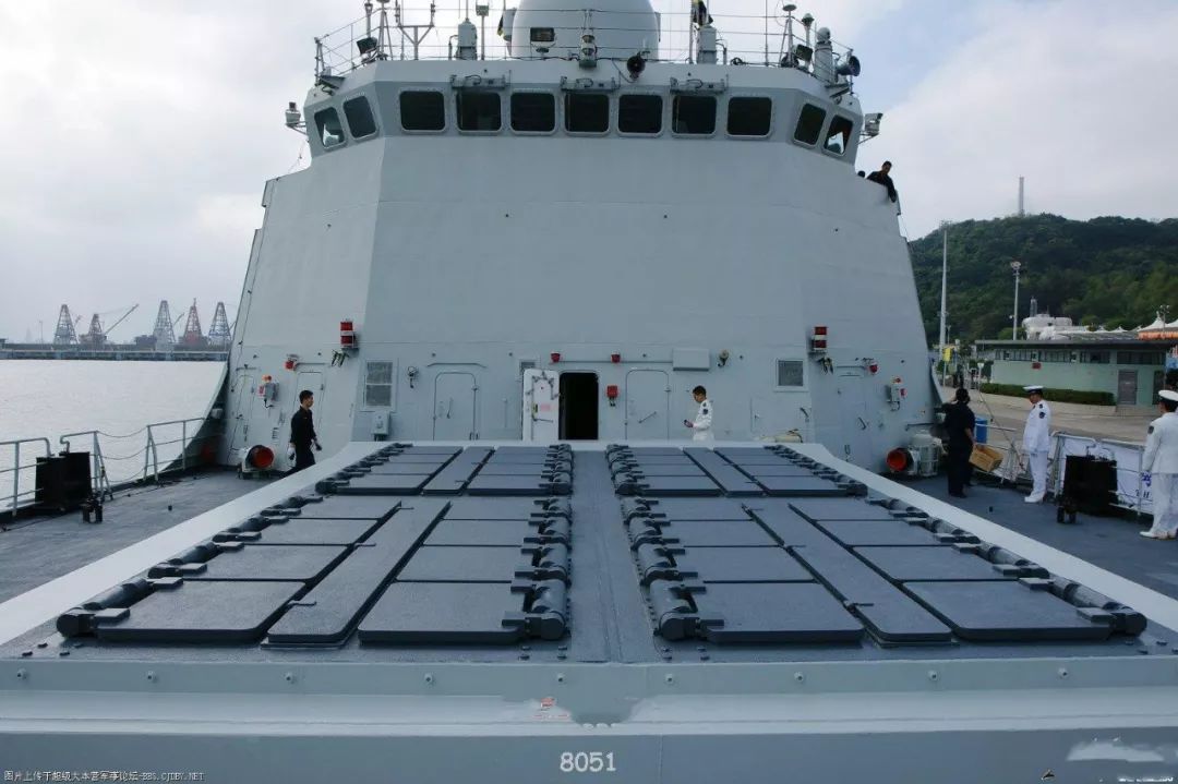 正文 虽然"一秒一发"让军迷们失望了,但052d型驱逐舰118号"乌鲁木齐"