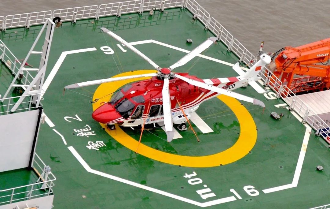 "雪龙2"号搭载的"雪鹰301"号直升机,是一架意大利莱奥纳多aw169型中型