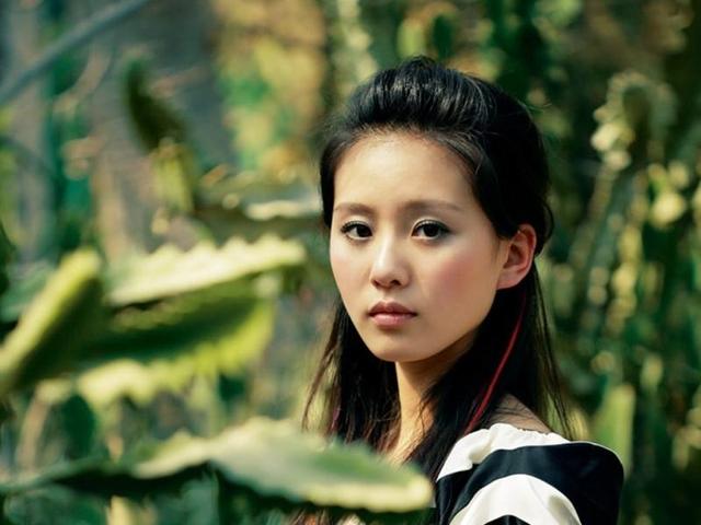 刘诗诗"黑长直"示众,惊艳众人,谈婚后感情生活