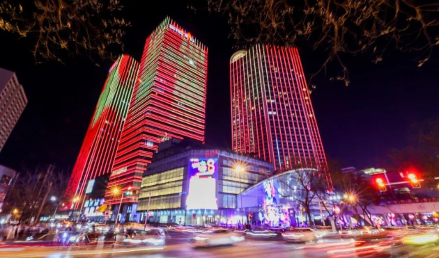 在店庆期间,喜报频传,优衣库,屈臣氏,胜道体育,海底捞等合作伙伴店庆