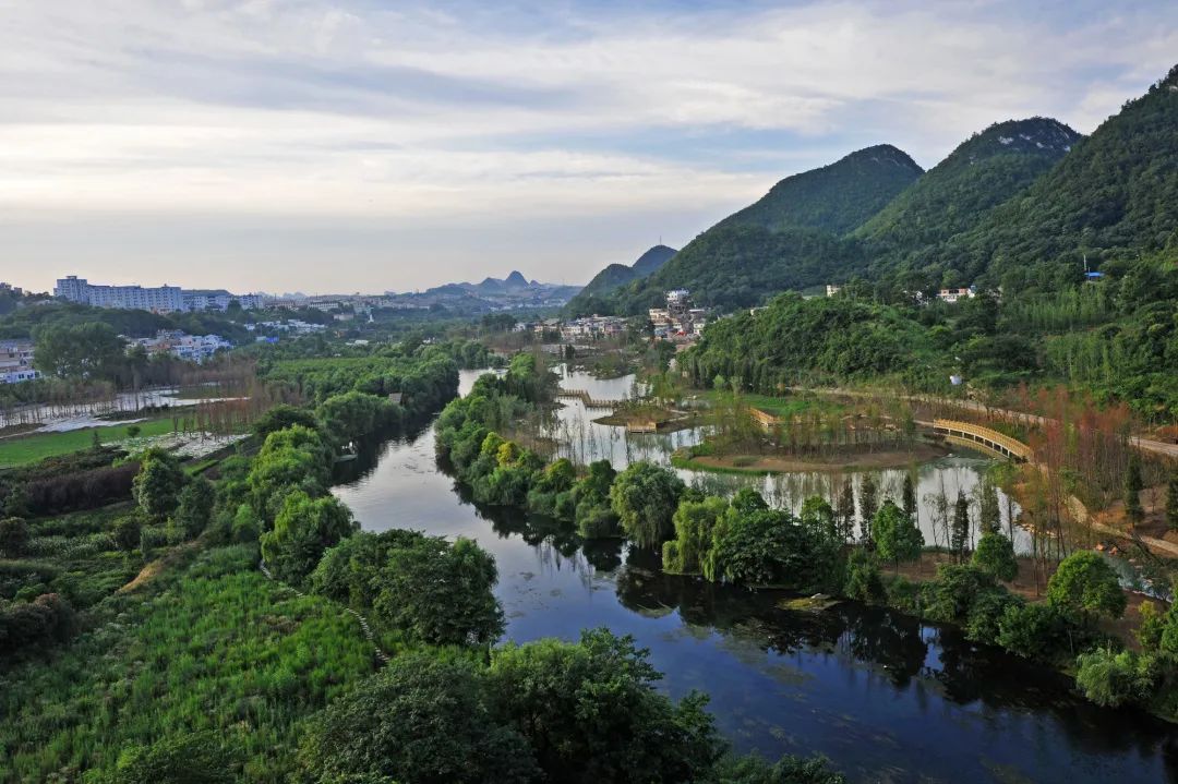 花溪湿地公园是贵州首个国家城市湿地公园,包括十里河滩,花溪公园