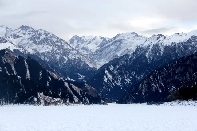 谁说天山天池只能夏季游?新疆的雪,让这里的冬游"热"起来