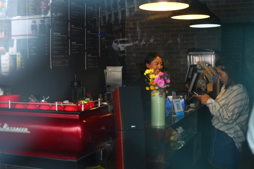 最后通公路，最后连电网，都无法阻止西藏人……