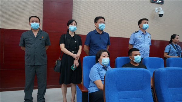 常德一法院公开审理涂敏等17人涉黑案
