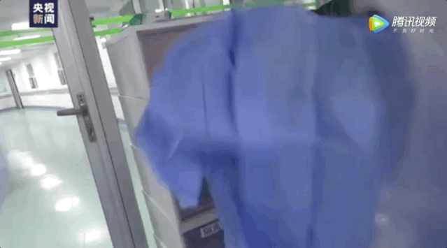 进入武汉，中国记者冒死记录珍贵画面