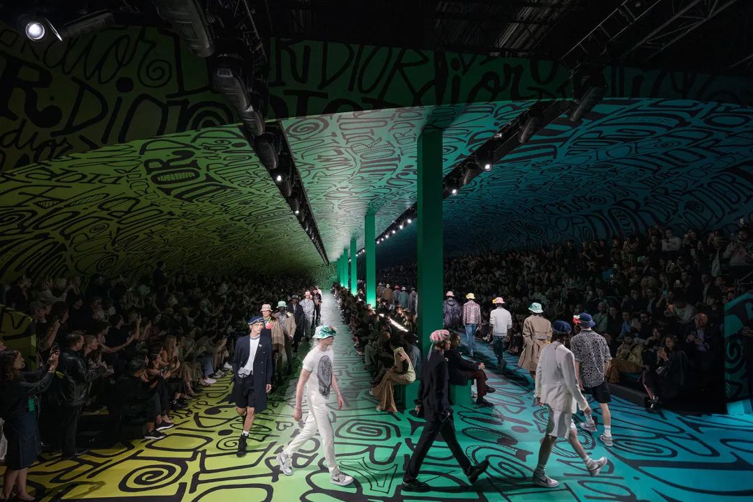 dior2020秋冬成衣秀场曝光!为你解密时装背后的"艺术基因"