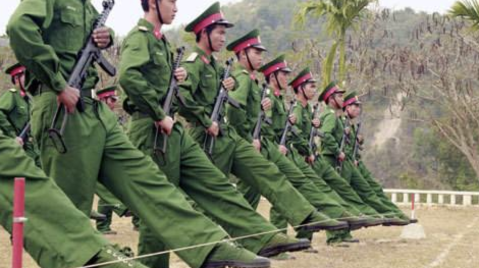 越南治安警察 越南警察的绿色制服和越南军队的军服相似度极高.