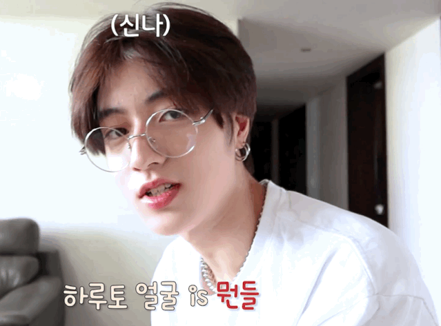 颜值完全不崩.并且动图比照片更好看,清爽帅气,引发粉丝疯狂截图.