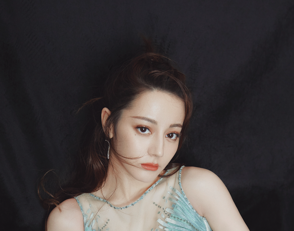 迪丽热巴小腿皮肤被吐槽女明星的自我管理该有多魔鬼