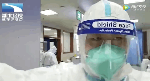 进入武汉，中国记者冒死记录珍贵画面