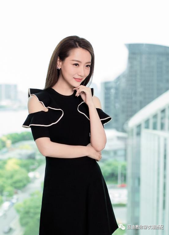 白冰165身材真好,中国风针织衫配阔腿裤高级霸气,美出国际范