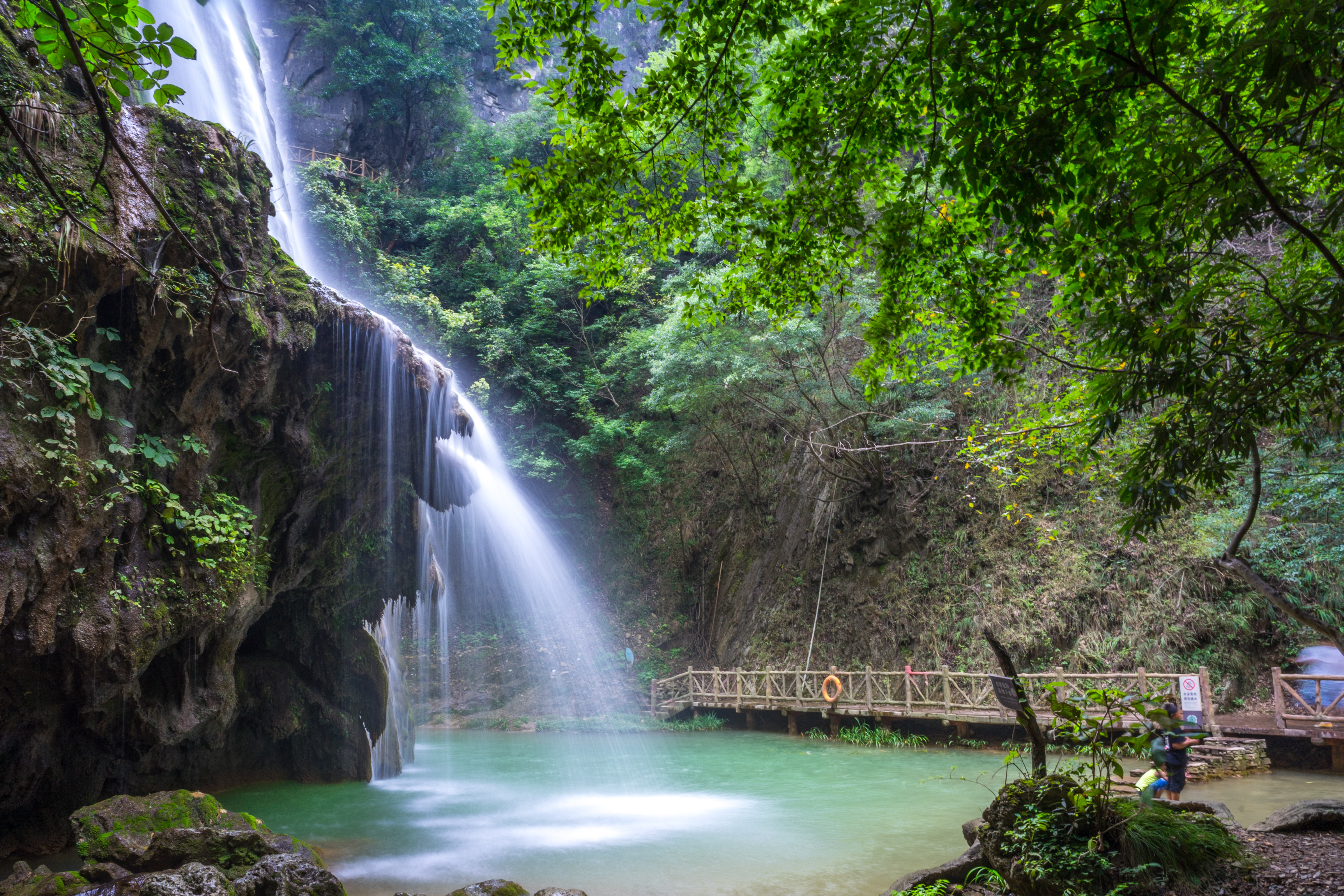 襄阳被誉为"小九寨沟"之称的香水河景区,是消夏避暑的绝佳之地