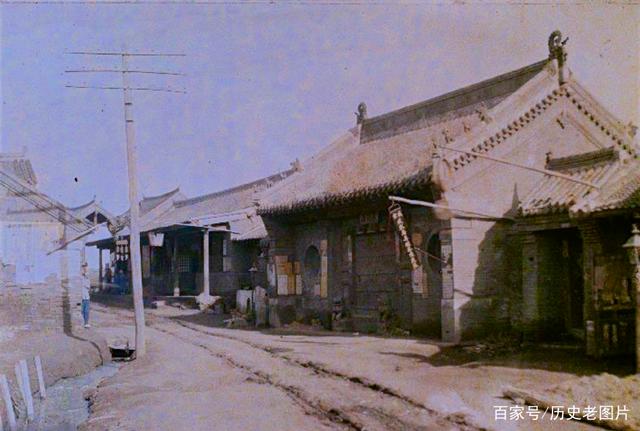 1912年的辽宁沈阳,图为泥泞的街道.