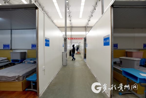 24小时施工,记者探访武汉方舱医院